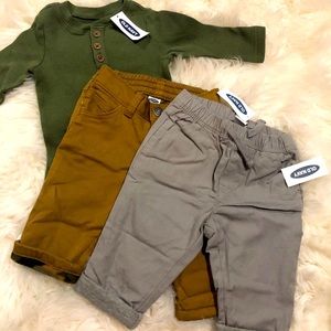 NWT 3-6m baby boys 2 pair pants and onesie